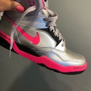 Hot sneakers so don’t miss out on this deal.